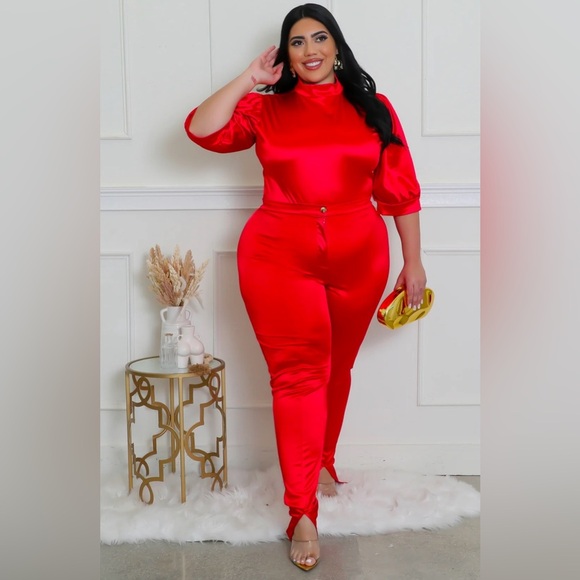 Red Satin Set - Picture 4 of 5